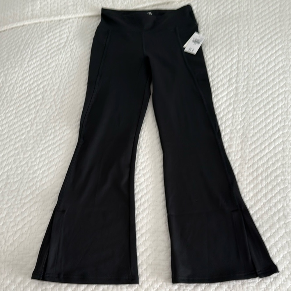 Abercrombie Kids Black flare athletic leggings 9/10 NWT